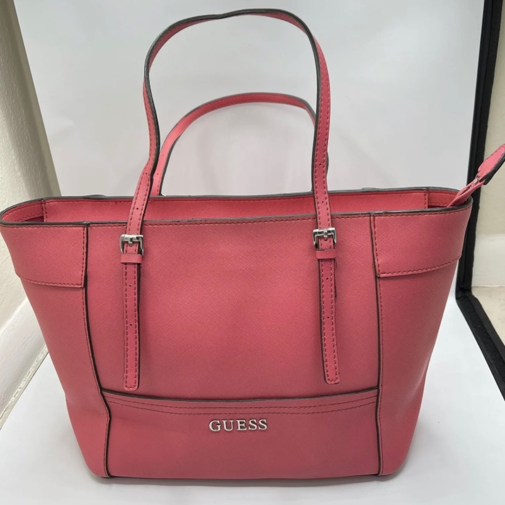Guess handbag pink shoulder bag used look at the photo